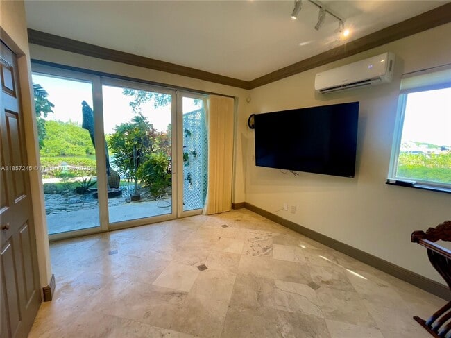Building Photo - 6100 Paradise Point Dr
