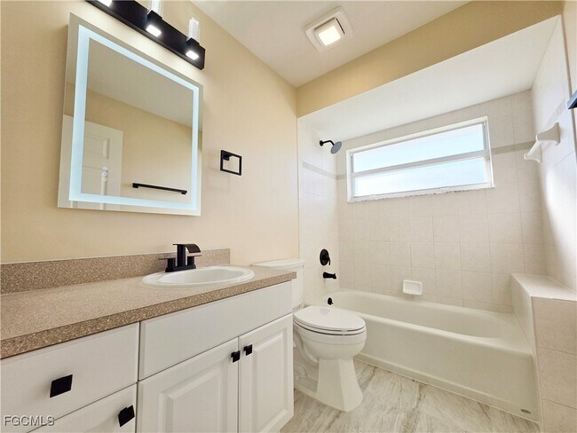 Building Photo - 1625 N Gator Cir