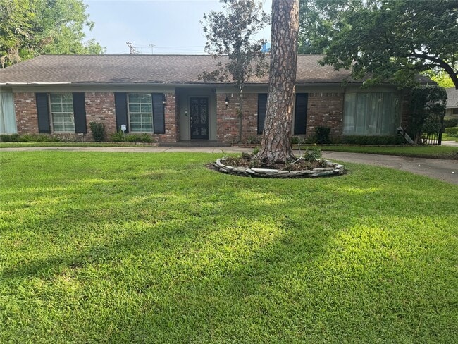 Primary Photo - 4726 Ivanhoe St