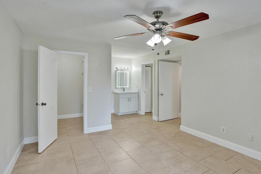 Building Photo - 12650 Vista Isles Dr