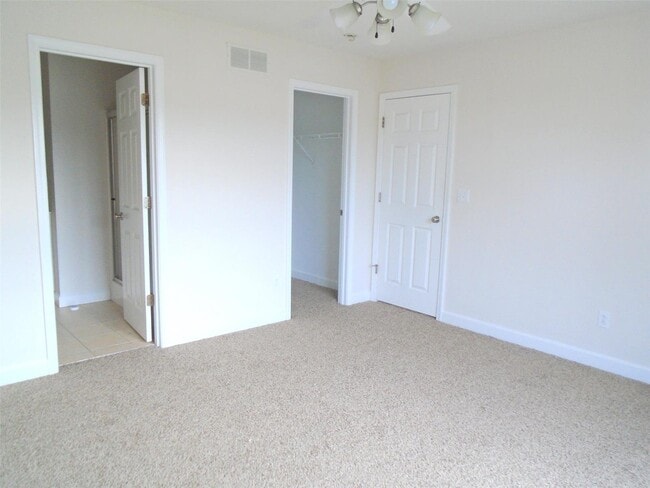 Building Photo - 706 Titan Dr