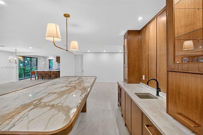 Building Photo - 2330 Overbrook St