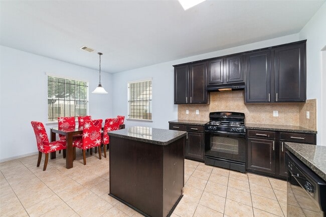 Building Photo - 14710 Branchwest Dr