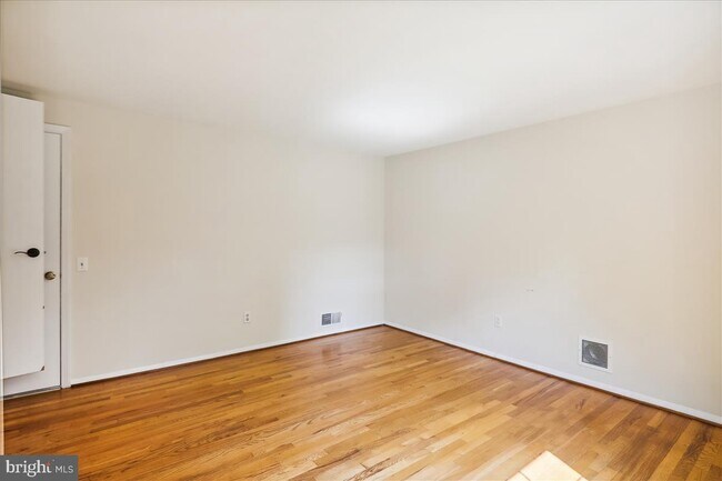 Building Photo - 8709 Sleepy Hollow Ln