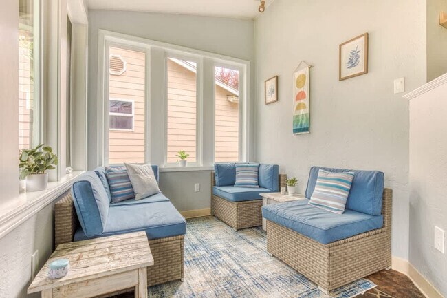 Building Photo - 353 Brightwood Ct