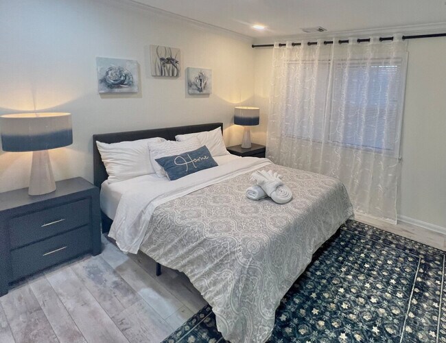 Building Photo - 321 Senate Ct