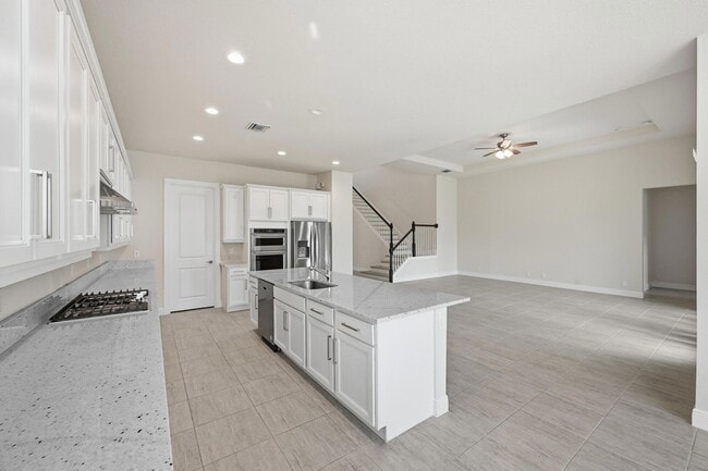 Building Photo - 9334 Crestview Cir