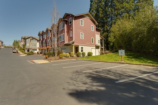 Building Photo - Beautiful Townhouse Available in Cedar Mill!