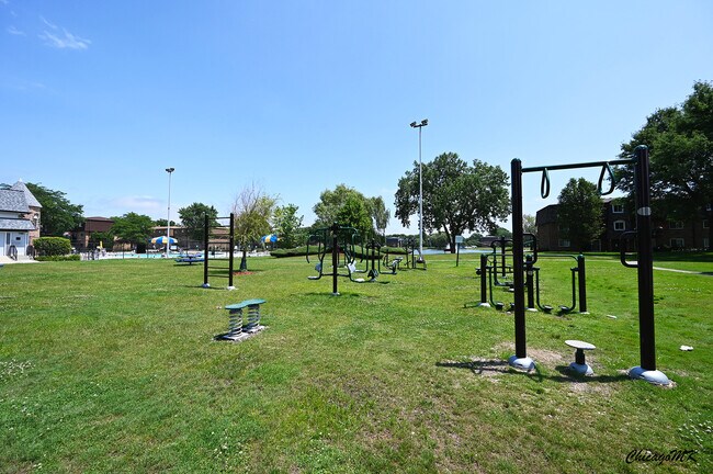 Building Photo - 9381 Bay Colony Dr
