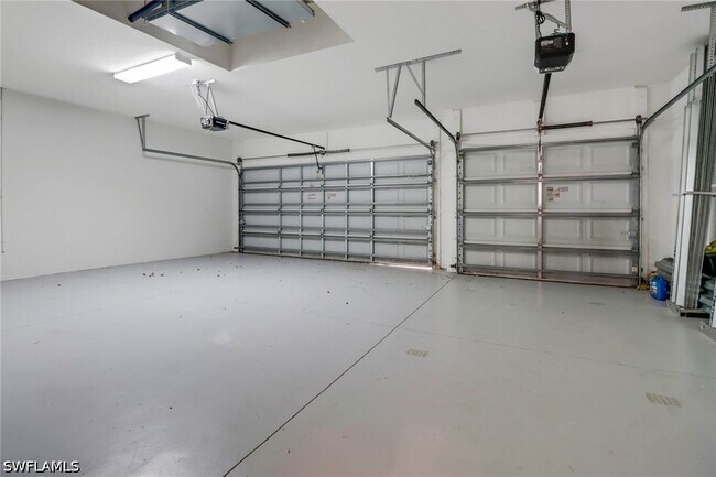 Building Photo - 11128 Sierra Palm Ct