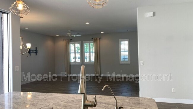 Building Photo - 2624 S Tobin