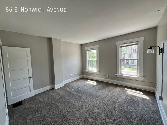 Building Photo - 86 E Norwich Ave