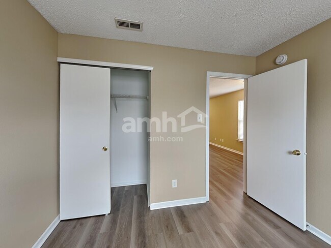 Building Photo - 1760 Blackmore Dr
