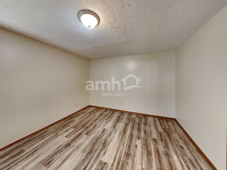 Building Photo - 4831 Ballentine Dr