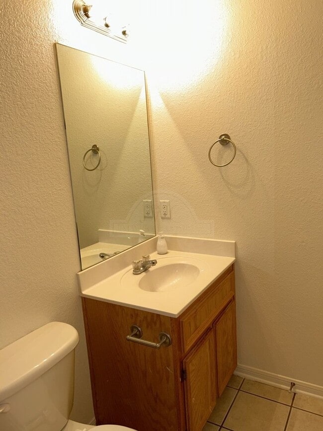 Building Photo - 1303 Cinch Dr