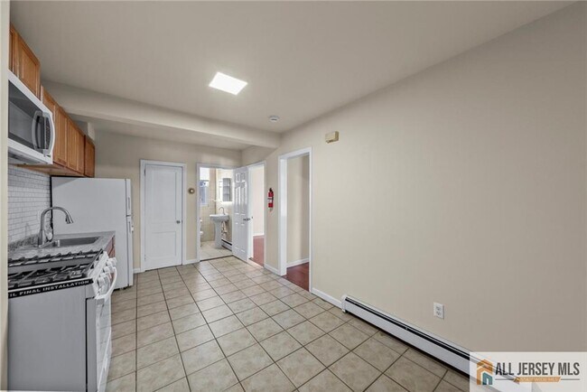 Building Photo - 2102 Woodbridge Ave