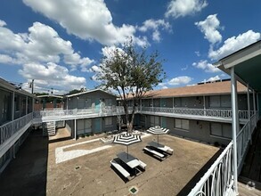 Building Photo - Monarch Court