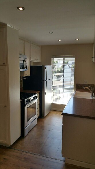 Building Photo - 2841 S Fairview St