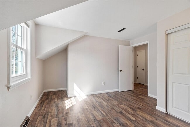 Building Photo - 9 Kennedy Dr