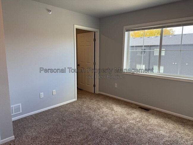 Building Photo - 808 7th Ave S