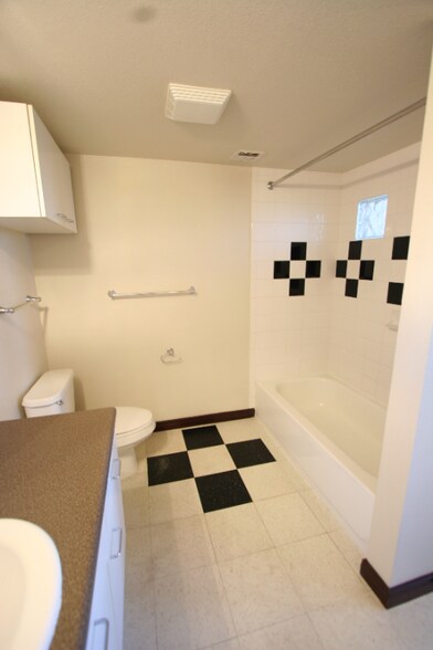 Building Photo - 301 Central Ave NE Ave