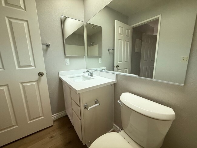 Building Photo - Jess Ranch- Brookhollow Condo, 55+ Communi...