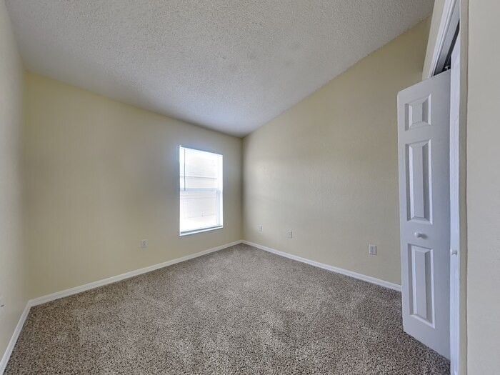 Building Photo - 4892 Palm View Dr N