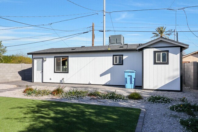 Building Photo - 329 N 12th St