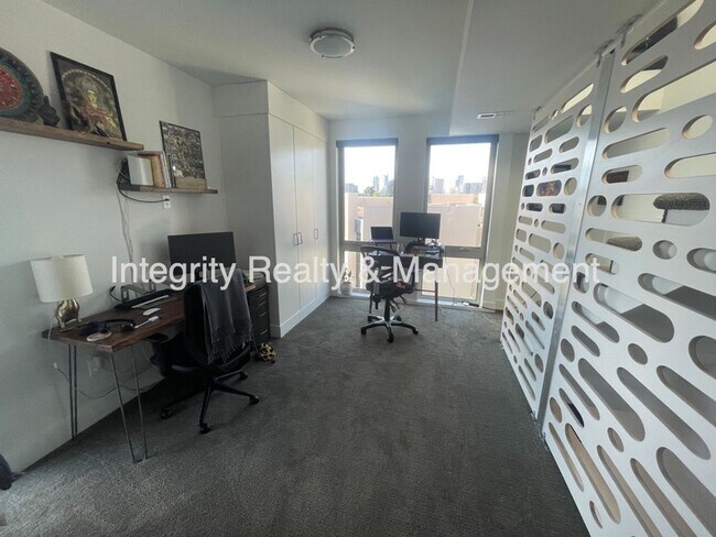 Building Photo - 881 Delaware St