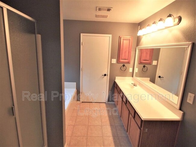 Building Photo - 3814 Juniper Hills Dr