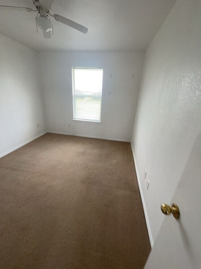 Building Photo - AVAILABLE NOW! Pets Allowed!