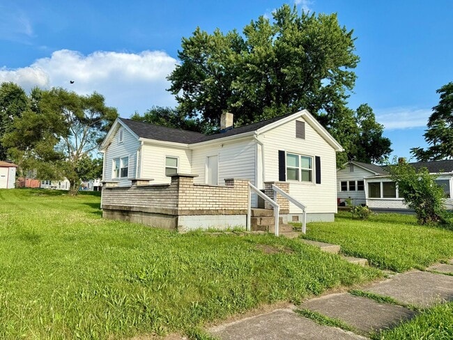 Building Photo - Cottage with a large porch