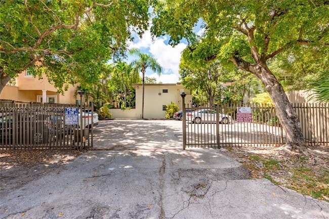 Building Photo - 3000 Bird Ave