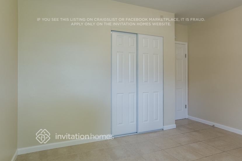 Building Photo - 883 W Country Club Cir