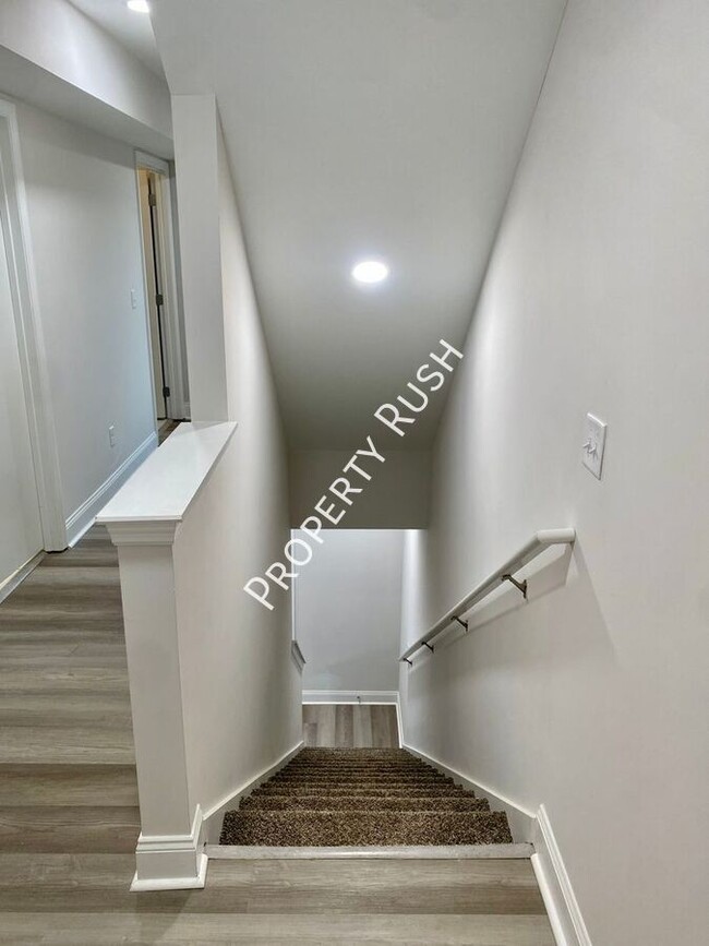 Building Photo - 144 Signal Hills Dr