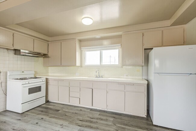 Building Photo - Spruce Ave Residences