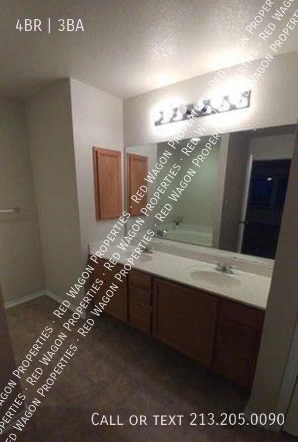 Building Photo - 11315 Oro Canyon