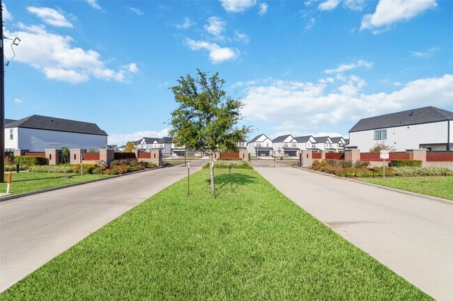 Building Photo - 12315 Churchill downs Dr