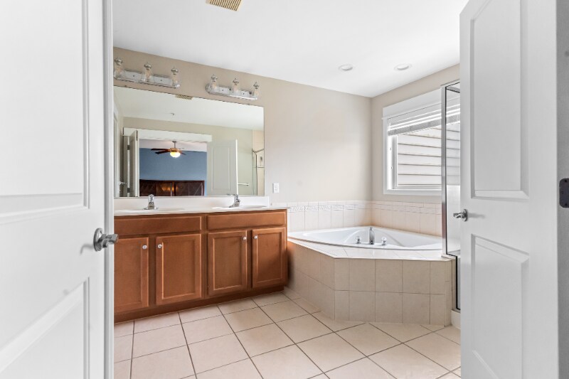 Building Photo - 9905 Bay Ct Ln