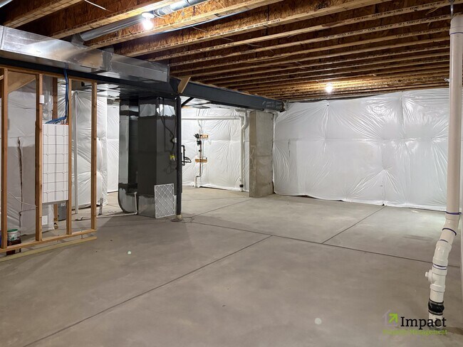 Building Photo - 10228 Vaughn St