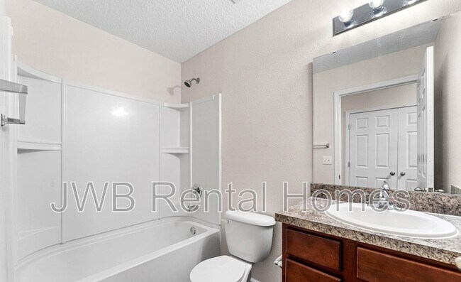 Building Photo - 685 Herman St