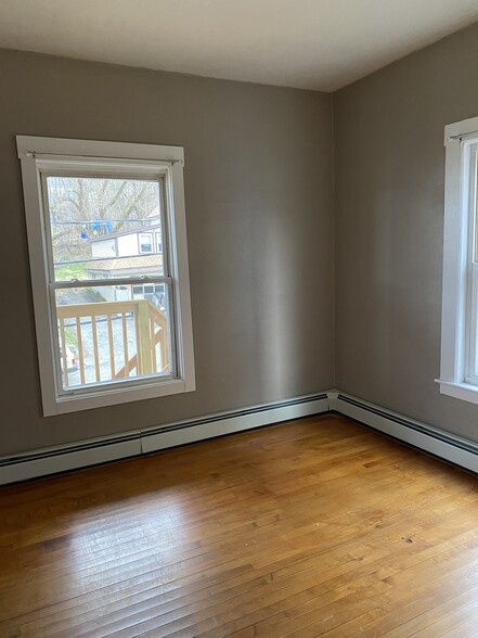 Building Photo - 581 Rockingham St