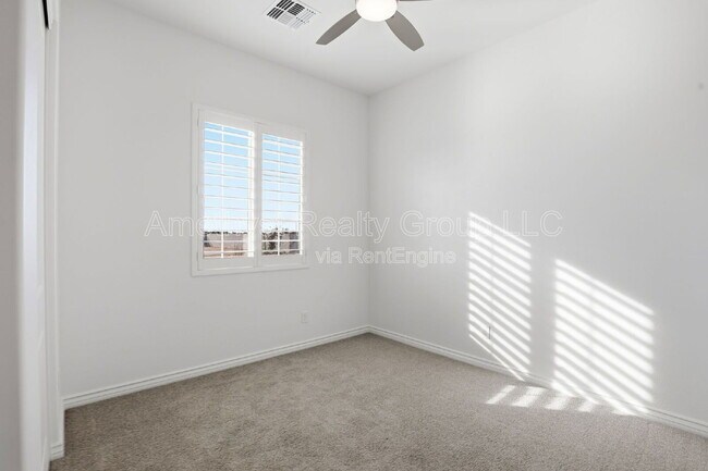 Building Photo - 15660 W Pershing St