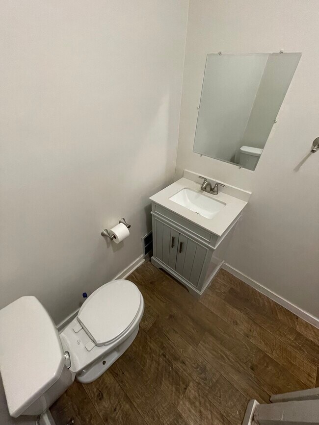 Building Photo - 1305 Merrill Ave