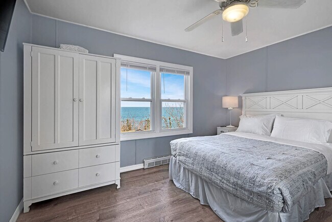 Building Photo - 7 Oak St