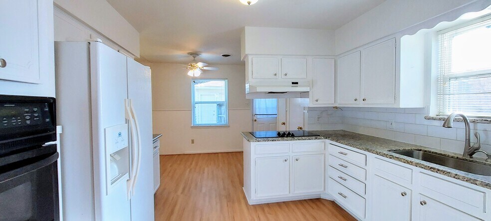 Primary Photo - 5455 Kuldell Dr