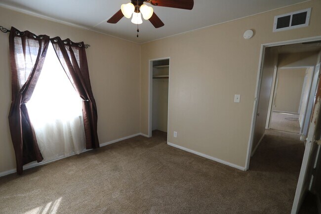 Building Photo - 2408-2410 Flint Hills Dr