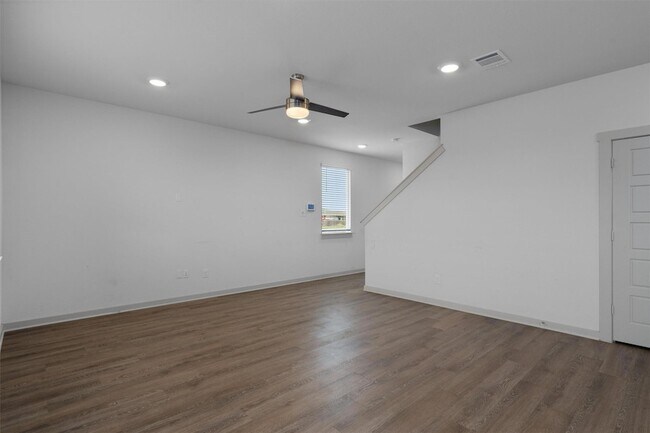 Building Photo - 214 New Hampton Wy