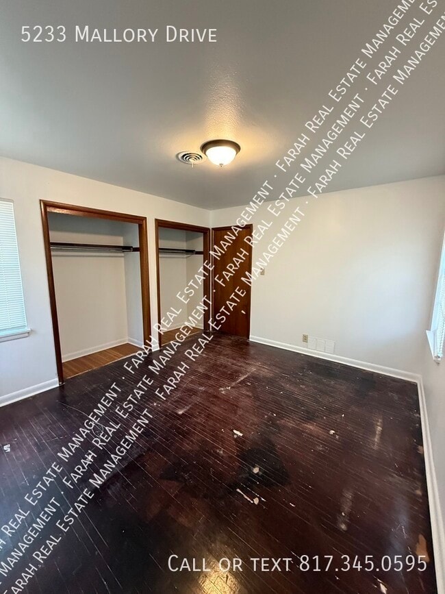 Building Photo - 5233 Mallory Dr