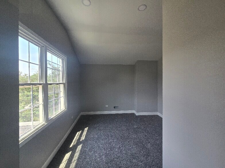 Building Photo - 449 Durbin St